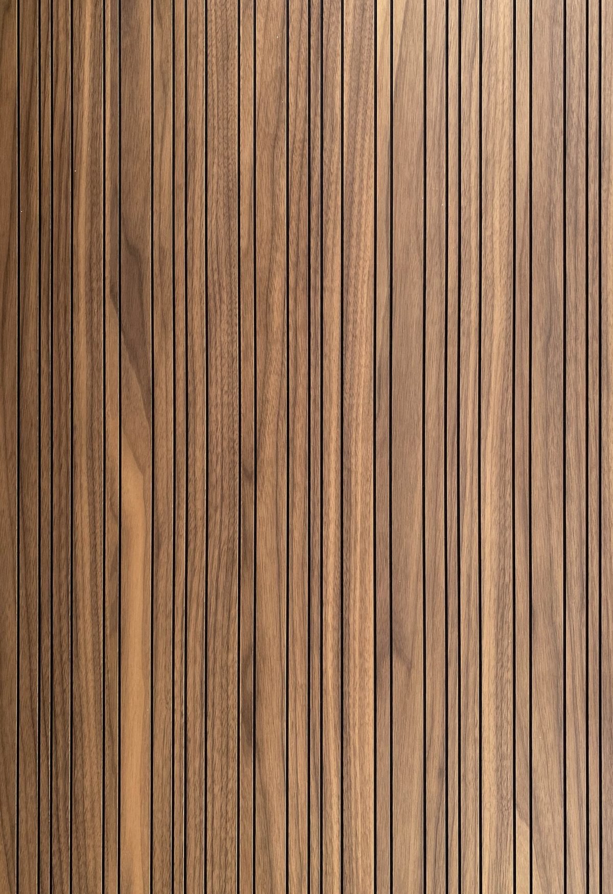 Riserva 02 - Noce fiammato su mdf nero